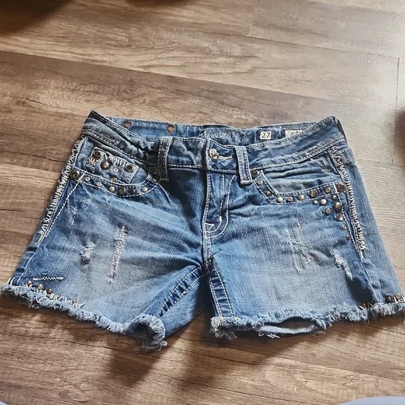 Miss Me Shorts Size 27 - Picture 1 of 3